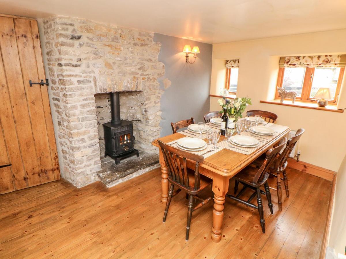Kempshill Cottage Tideswell Exterior photo